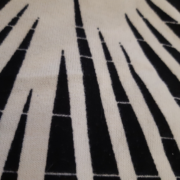 Papillon size medium sunburst geometric light knit round neck dress - Picture 8 of 10